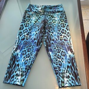 Woman’s a Capri leggings size small Dash medium leopard blue pink sun